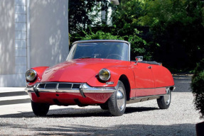 Aguttes - Automobiles de Collection - Vente d'Été - Lyon, France