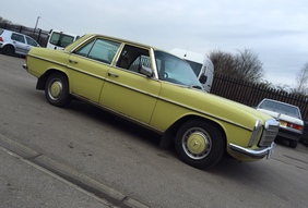 1976 Mercedes-Benz 230