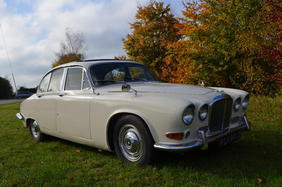 1967 Jaguar 420