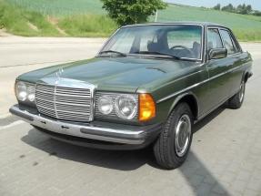 1976 Mercedes-Benz 200