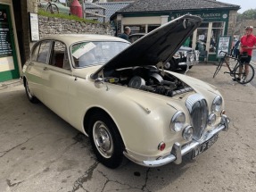 1968 Daimler V8 250