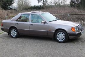 1993 Mercedes-Benz E 220