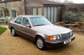 1993 Mercedes-Benz 220 E