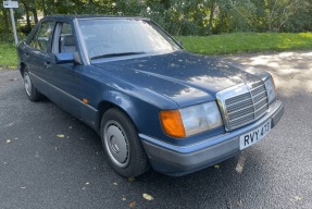 1989 Mercedes-Benz 200 E