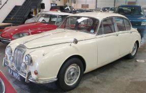 1968 Daimler V8 250