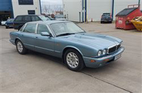 2001 Jaguar XJ8