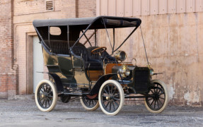 1905 REO Five-Passenger