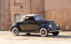 1937 Ford DeLuxe