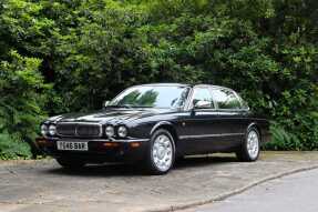2001 Daimler Super V8