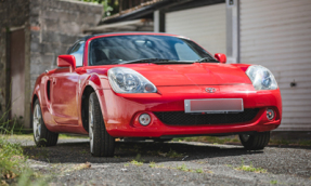 2004 Toyota MR2