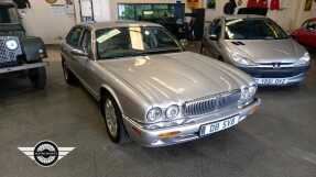 2000 Daimler Super V8