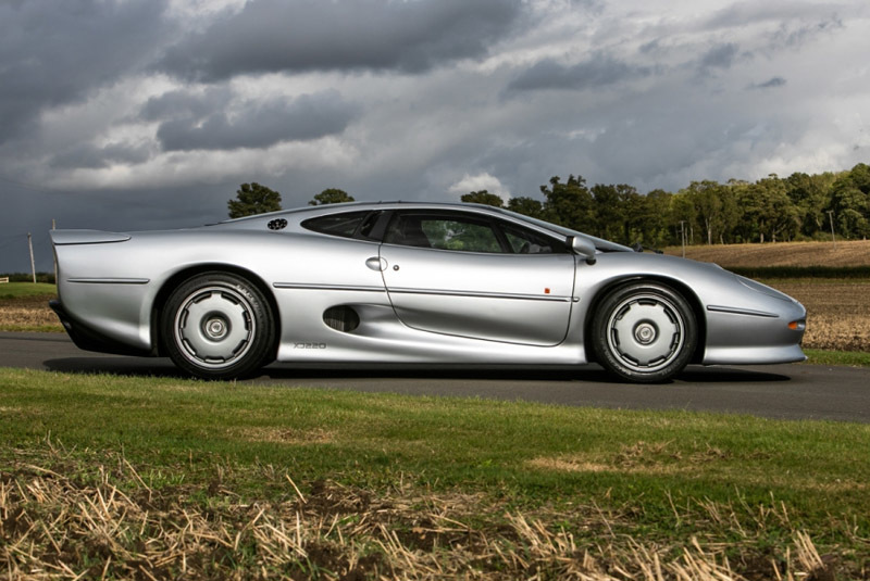 Jaguar XJ220