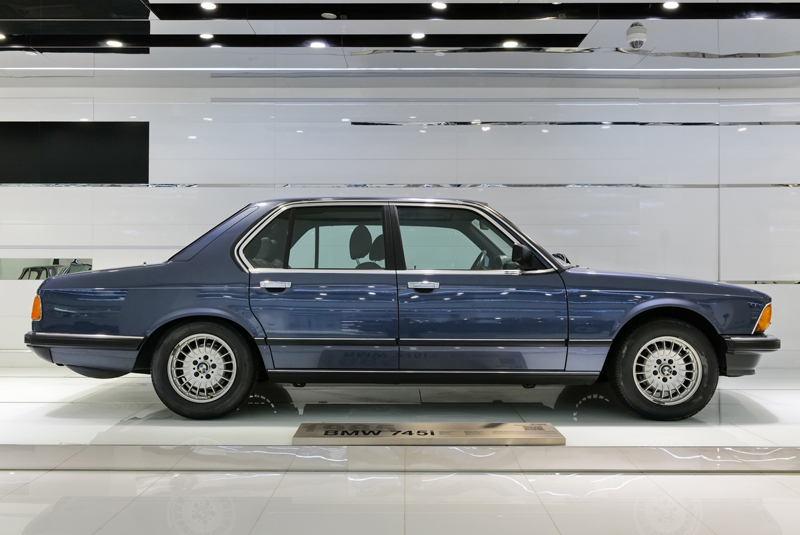 BMW 745i